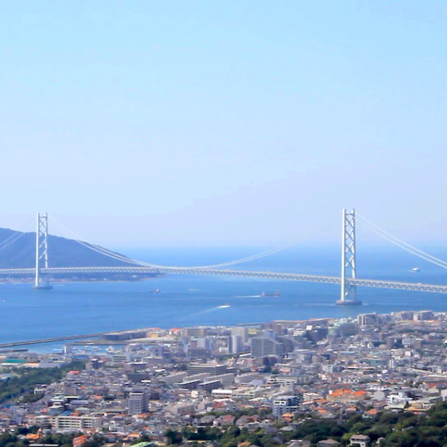 明石海峡大橋を望む空中散歩！／須磨浦山上遊園（兵庫県神戸市）