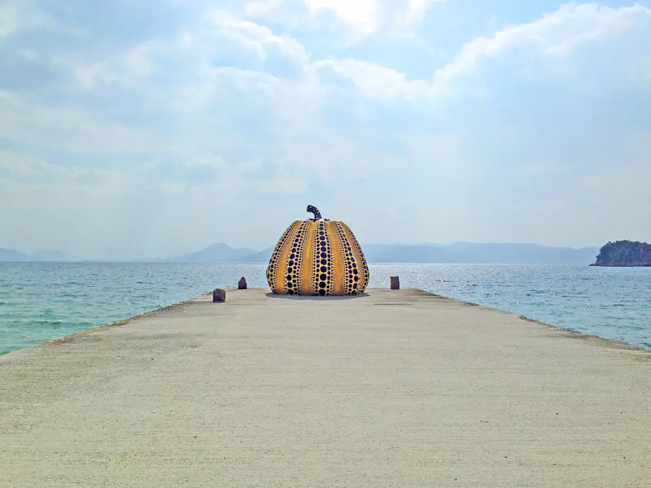 瀬戸内海に浮かぶ『直島』は現代アートの聖地。 自然とアートが