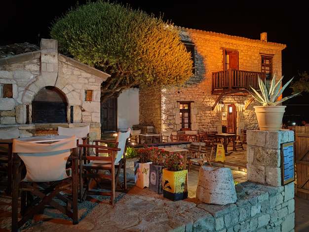 Olivenöltanks in Afitos