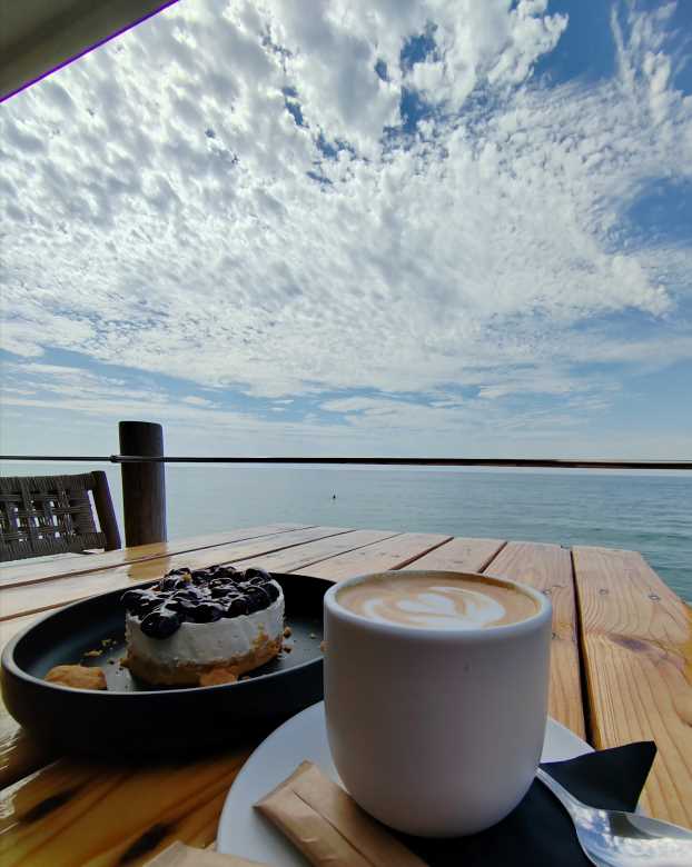 Gozo Restaurant Skala Fourkas Kuchen, kaffee und Aussicht