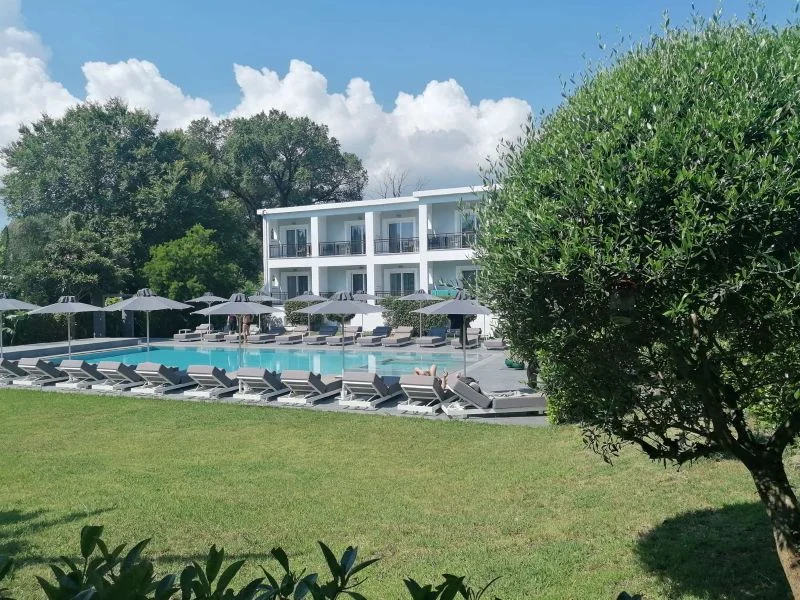 la-maison-pool-3