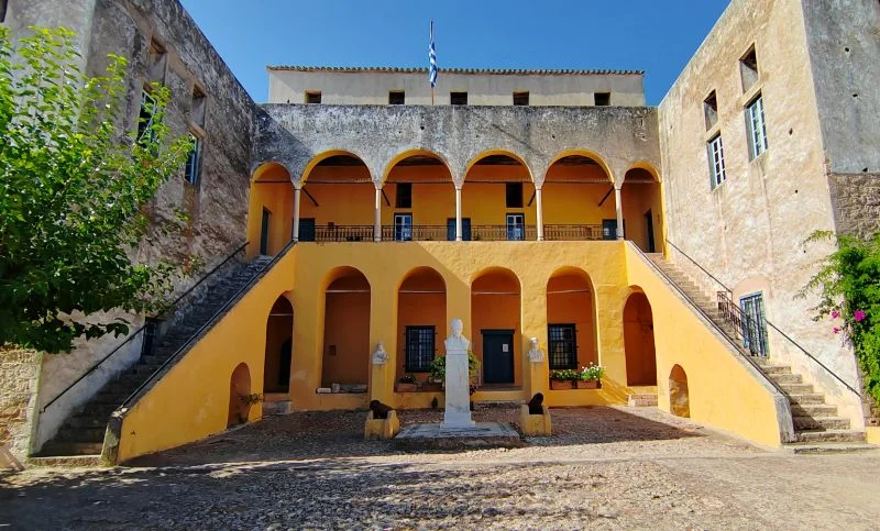 spetses_museum_outside