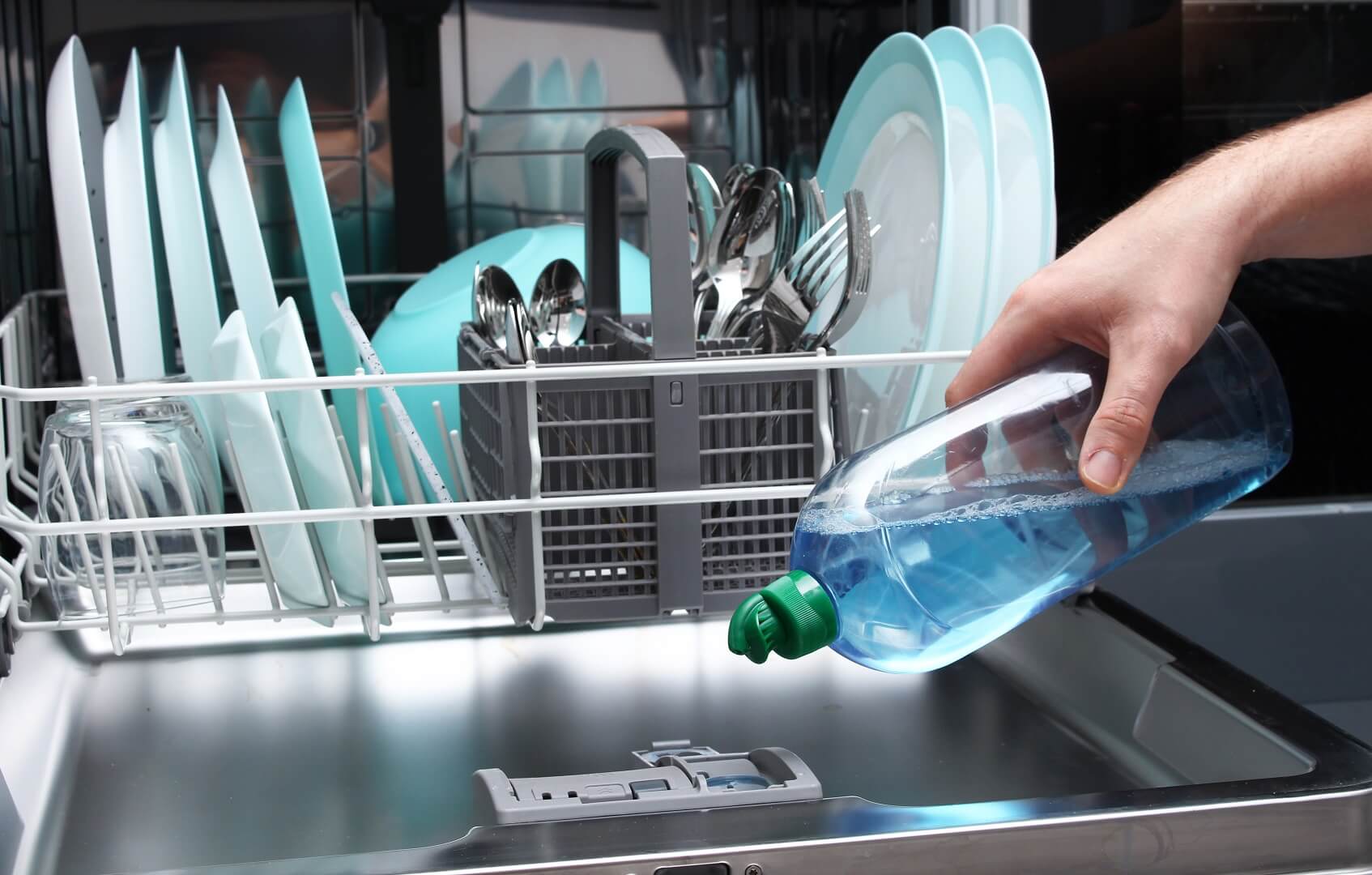 Топ посудомоечных машин 2024. Посудомойка 2023. Лучшие посудомоечные машины 2023. Посудомоечная жидкость. Эко средство для посудомоечной машины.