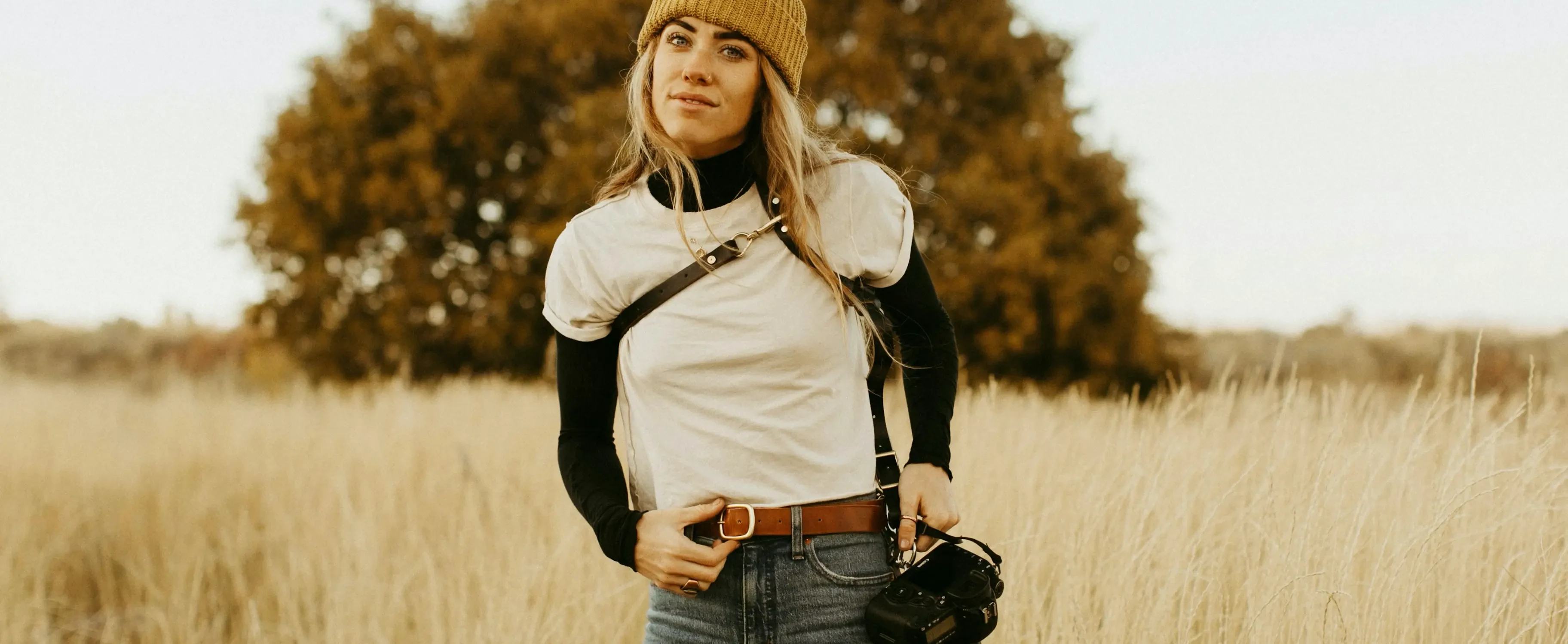 Explore the inspiration behind the India Earl Artist Style and learn how she captures warm, nostalgic, and emotive imagery.