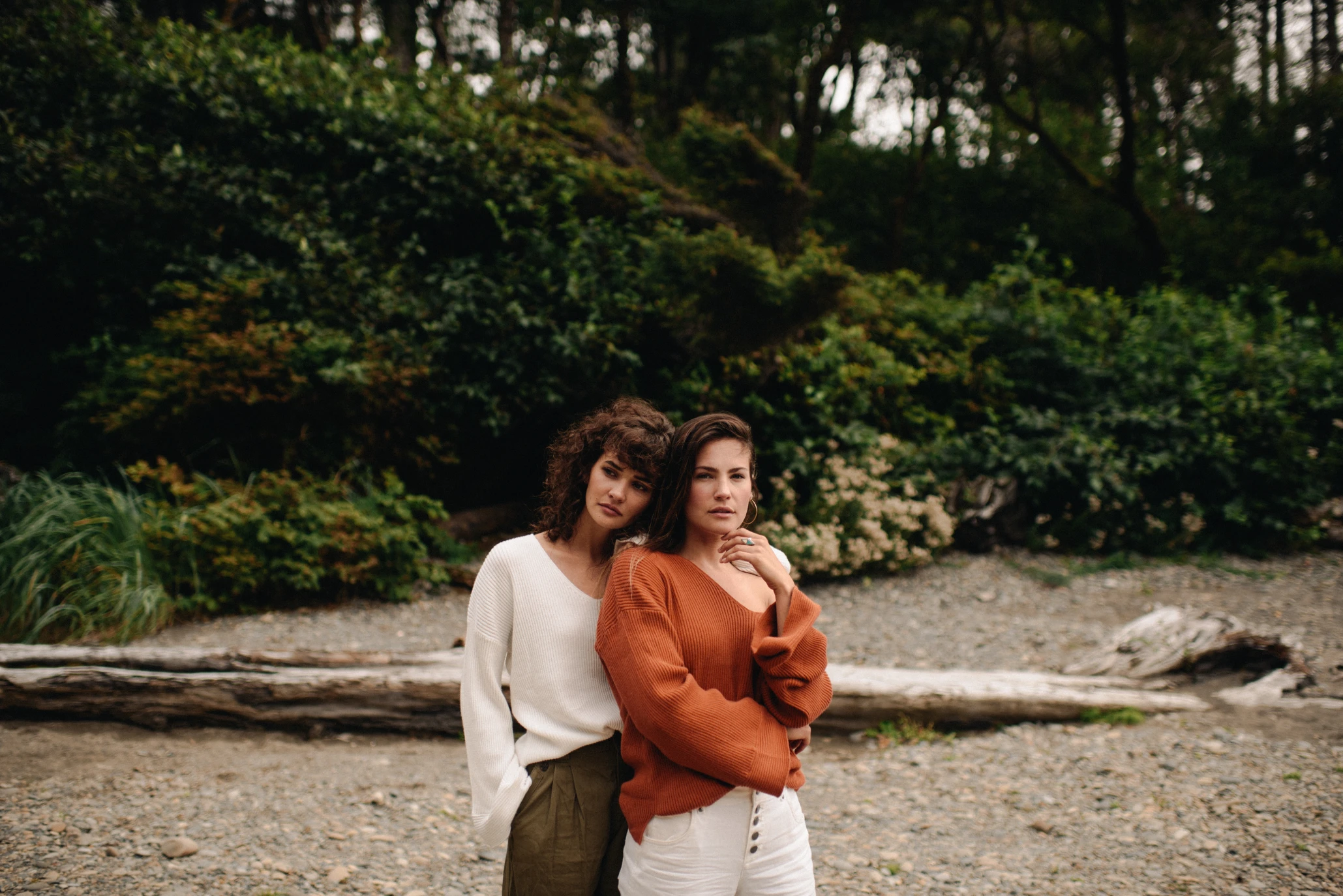 Thumbnail graphic representing professional tips for writing effective photography content, including structure, style, and SEO guidance.