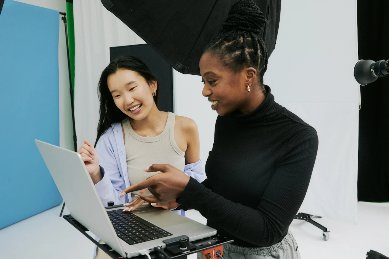 Complete 2025 Adobe Lightroom system requirements for PC & Mac. Learn minimum vs. recommended specs for RAM, CPU, GPU, and storage for smooth editing.