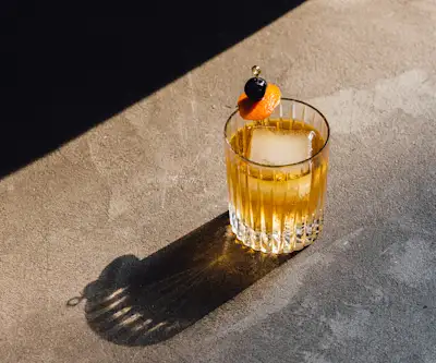 Our cocktail selection features the classics, carefully crafted and served at the bar. Just be aware, cocktails cost extra and are not included in the lounge price.