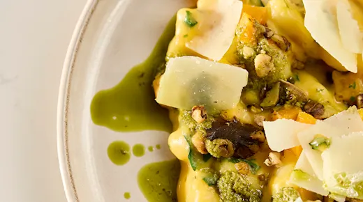 Start your morning with a full Irish breakfast alongside lighter options and baked goods. Later, enjoy a hot buffet of hearty dishes, including rich curries, slow-cooked meats, and seasonal vegetarian options.