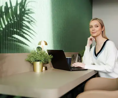 Need to catch up on work? Shared work spaces with charging points make it easy to stay on top of things before you fly.
