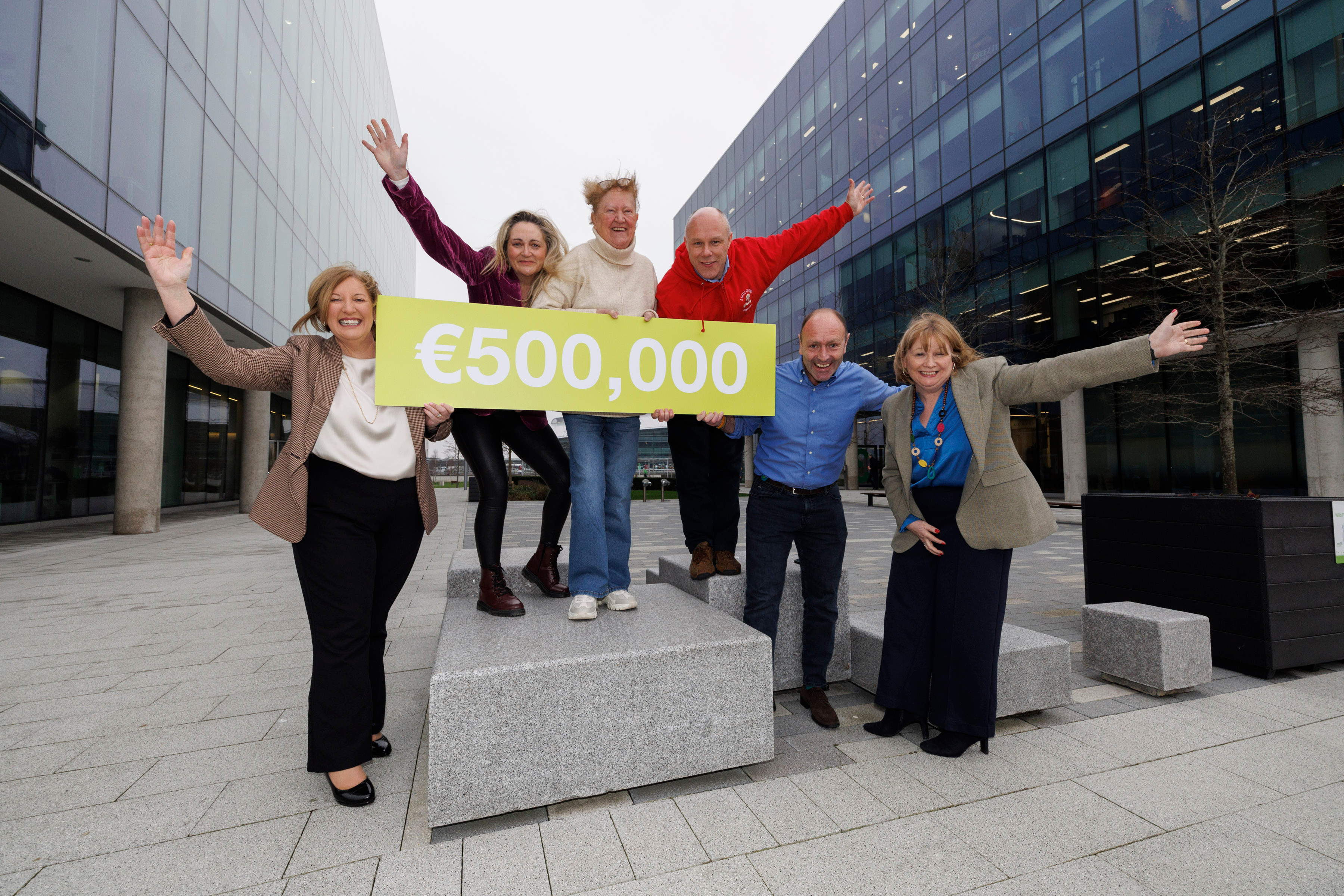 MEDIA PIC COTY Hands up