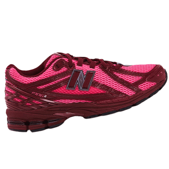 roze sneakers.png