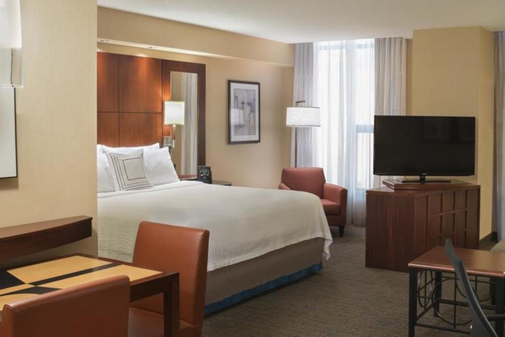 Stay in style at Residence Inn Toronto Downtown/Entertainment District