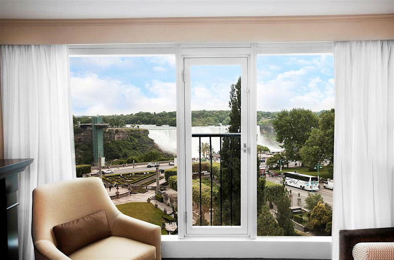 Stay in style at Sheraton Fallsview Hotel