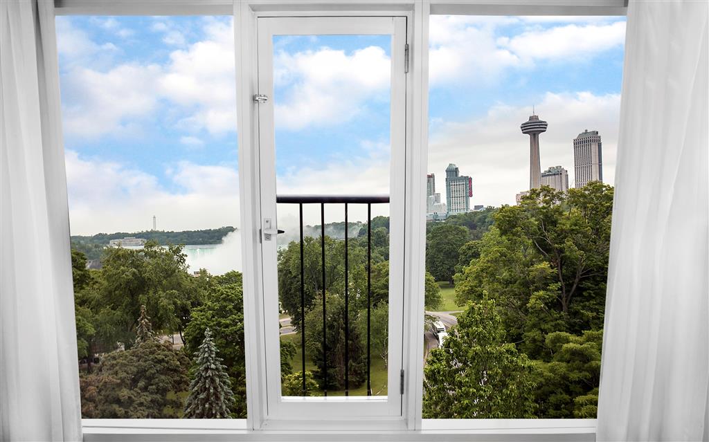 Stay in style at Sheraton Fallsview Hotel