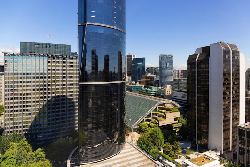 Stay in style at Sheraton Vancouver Wall Centre