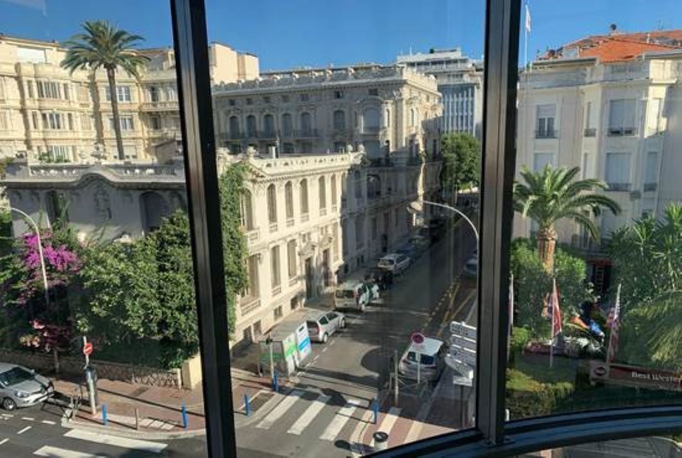 Stay in style at Hôtel Goldstar Resort & Suites