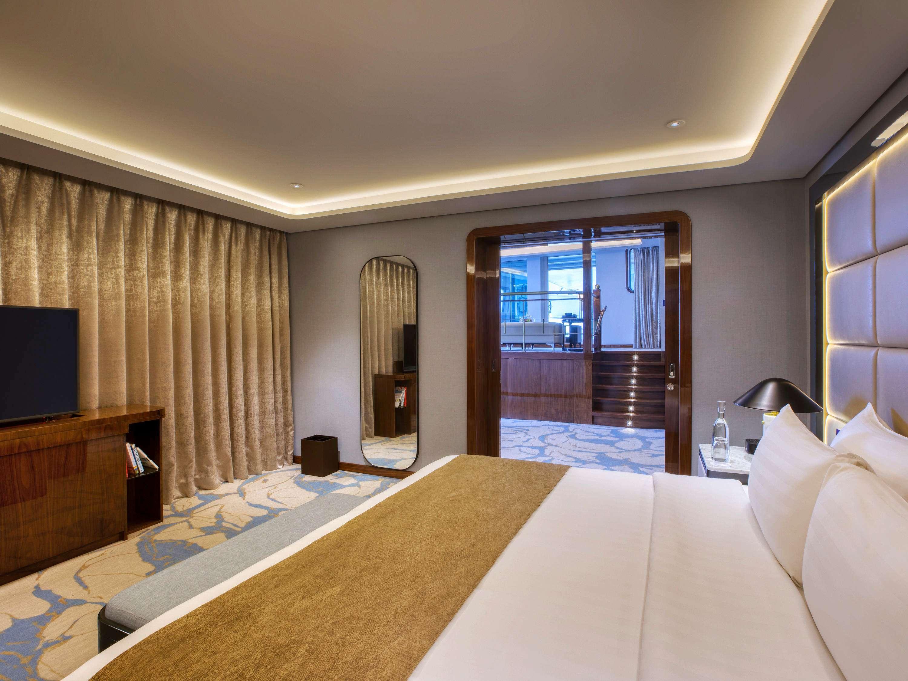 Stay in style at Queen Elizabeth 2