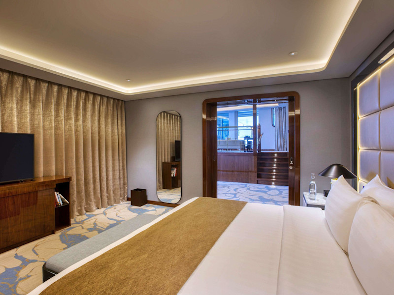 Stay in style at Queen Elizabeth 2