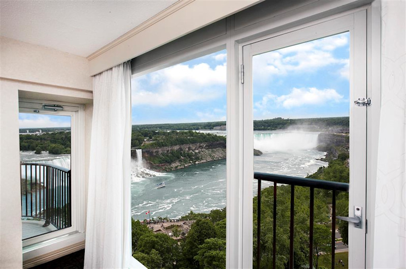 Stay in style at Sheraton Fallsview Hotel