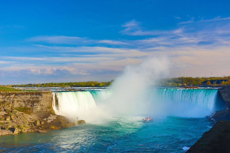 Stay in style at Sheraton Fallsview Hotel