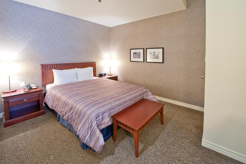 Stay in style at Le Square Phillips Hôtel & Suites