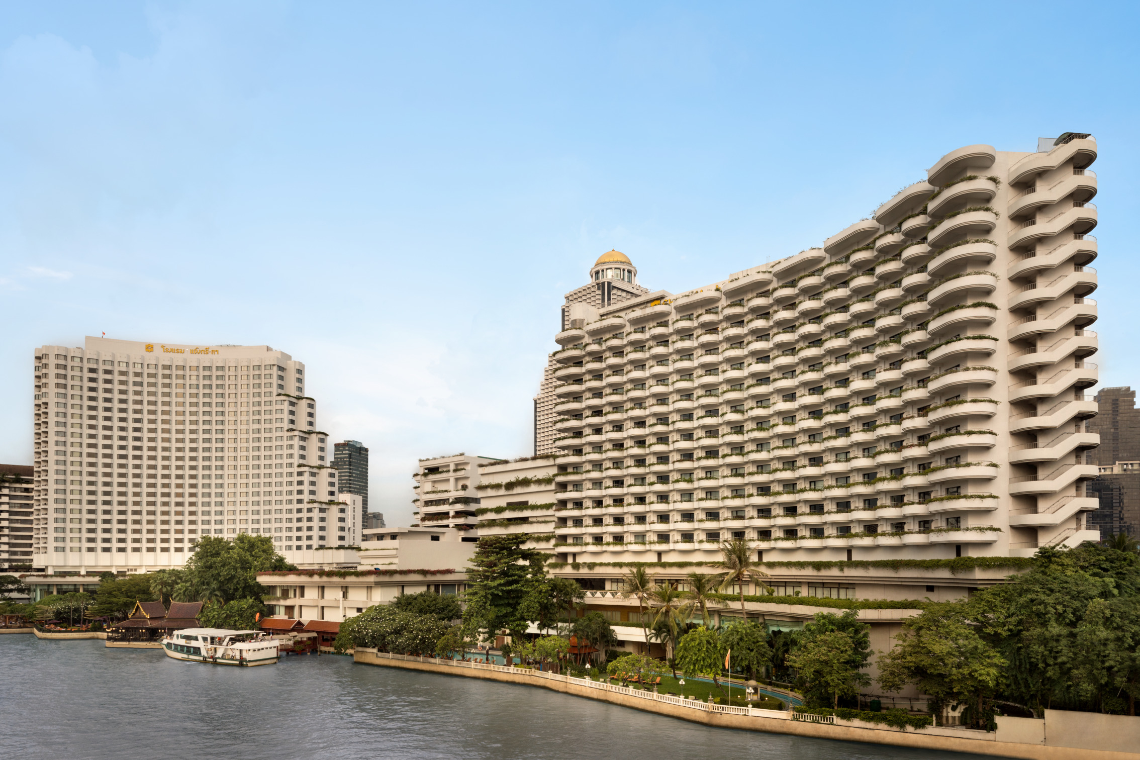 Stay in style at Shangri La Bangkok Hotel