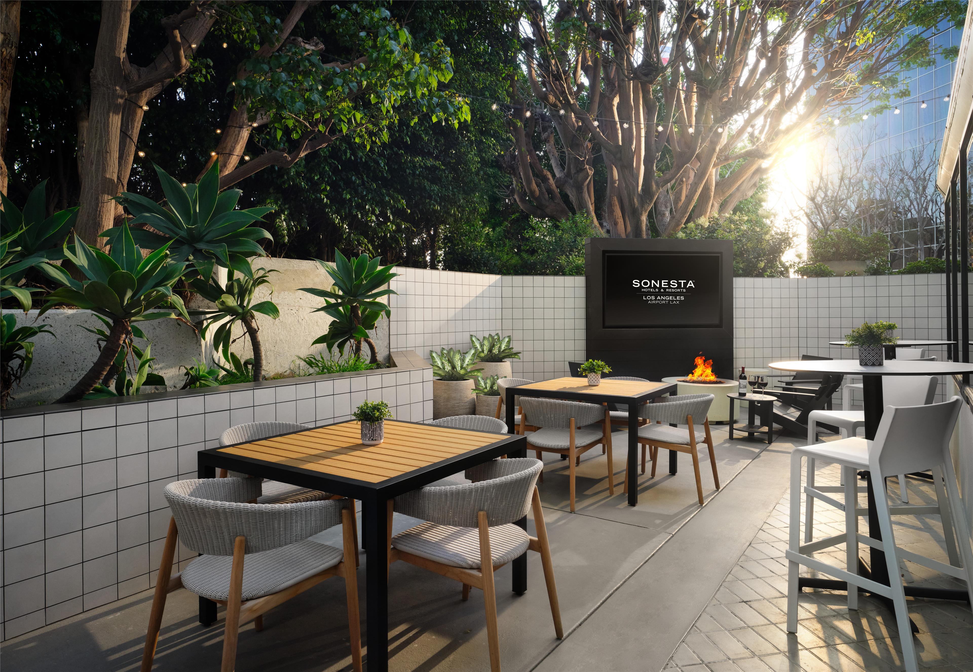 Stay in style at Sonesta Los Angeles Airport