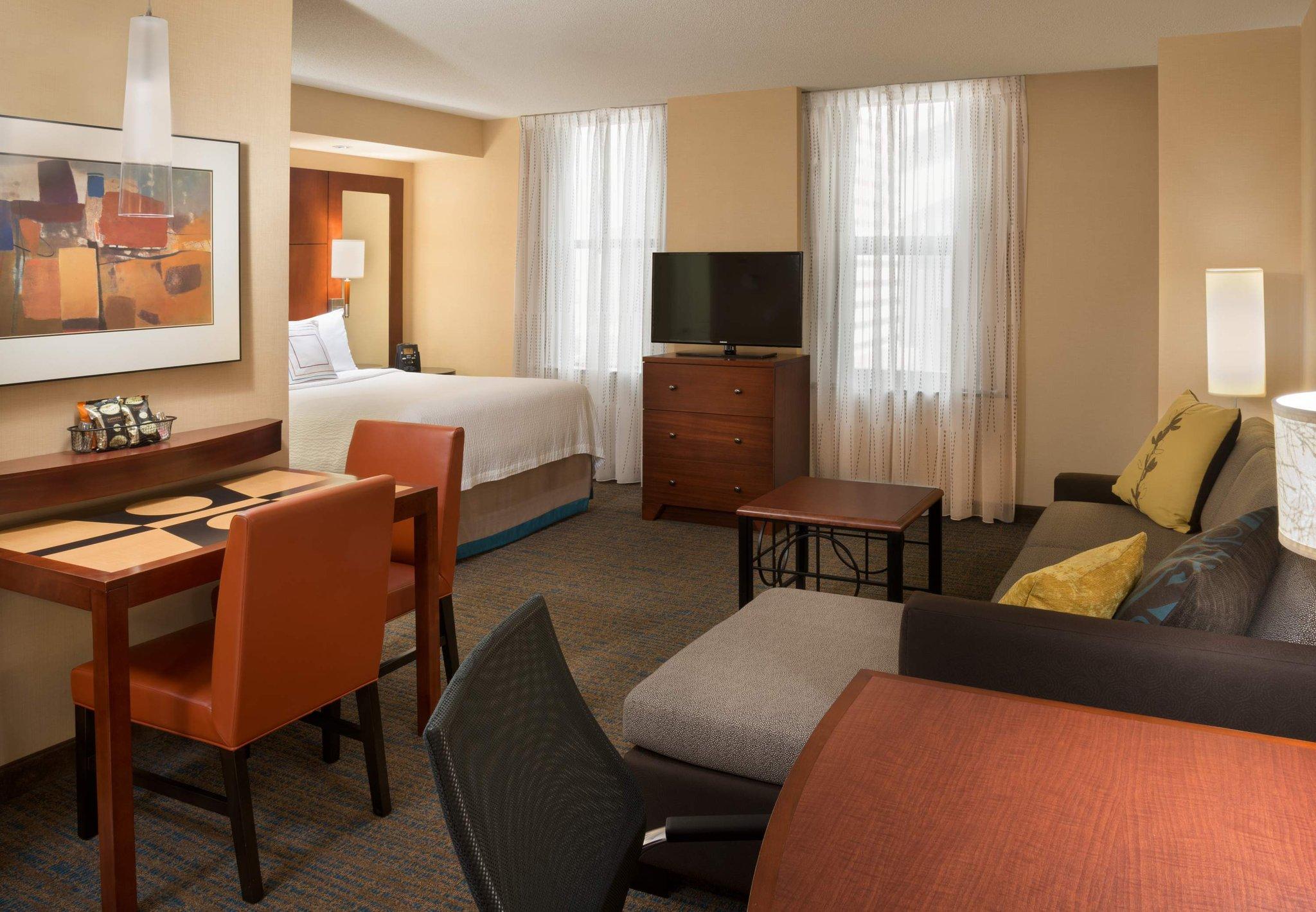 Stay in style at Residence Inn Toronto Downtown/Entertainment District
