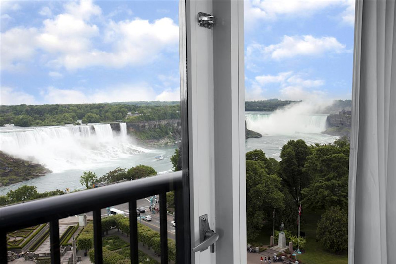 Stay in style at Sheraton Fallsview Hotel