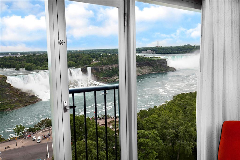 Stay in style at Sheraton Fallsview Hotel