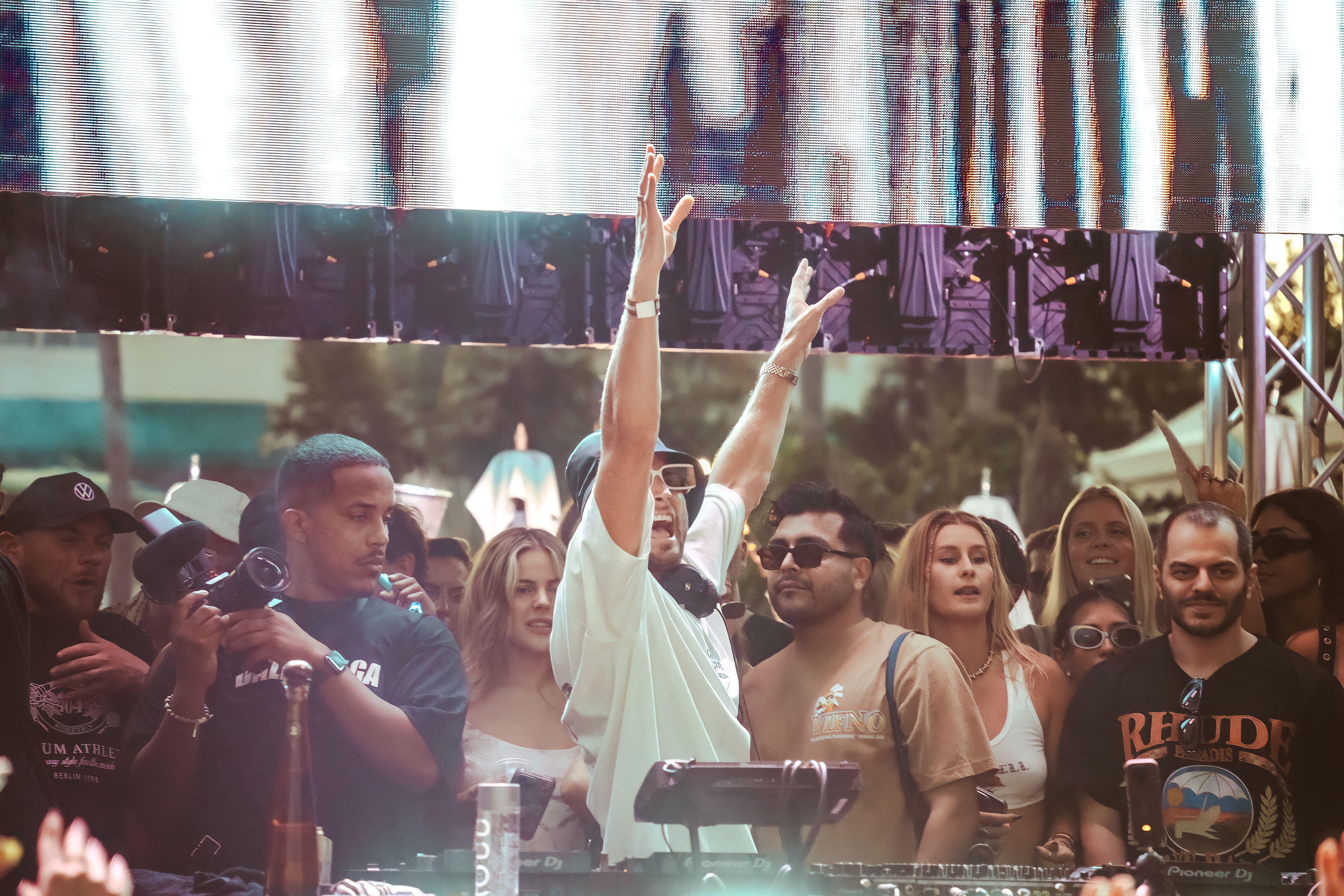 Stay in style at Kimpton Surfcomber Hotel