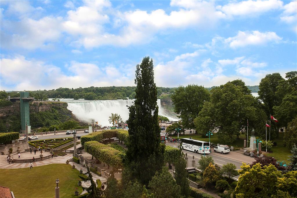 Stay in style at Sheraton Fallsview Hotel