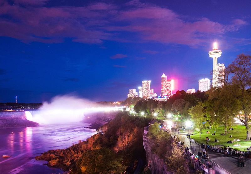 Stay in style at Sheraton Fallsview Hotel