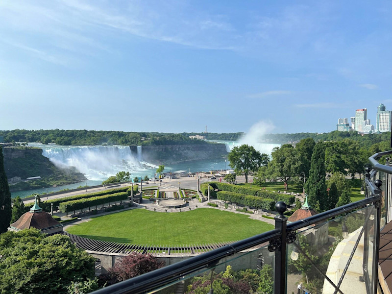 Stay in style at Sheraton Fallsview Hotel