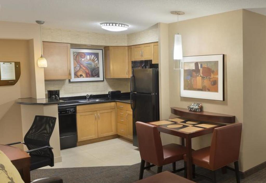 Stay in style at Residence Inn Toronto Downtown/Entertainment District