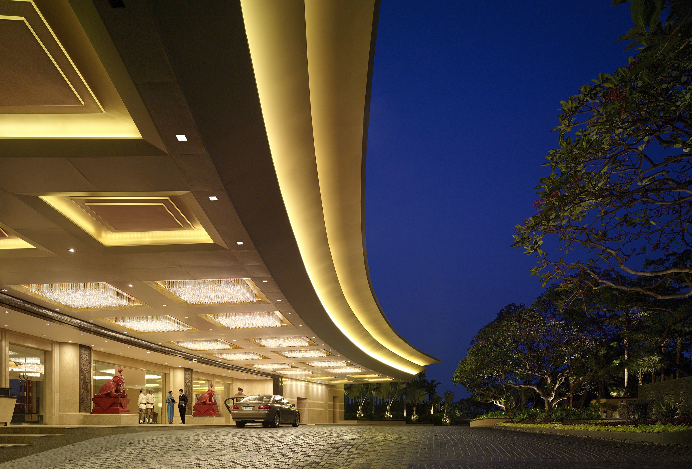 Stay in style at Shangri La Bangkok Hotel