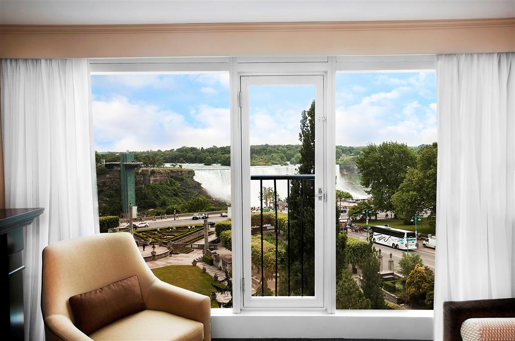 Stay in style at Sheraton Fallsview Hotel