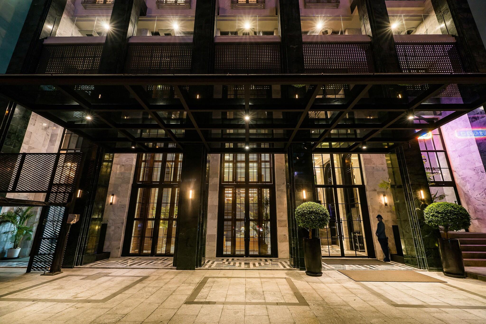 Stay in style at Akara Hotel