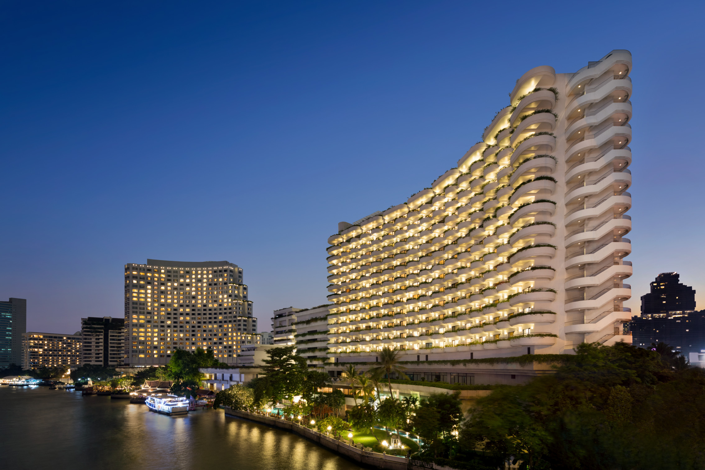 Stay in style at Shangri La Bangkok Hotel