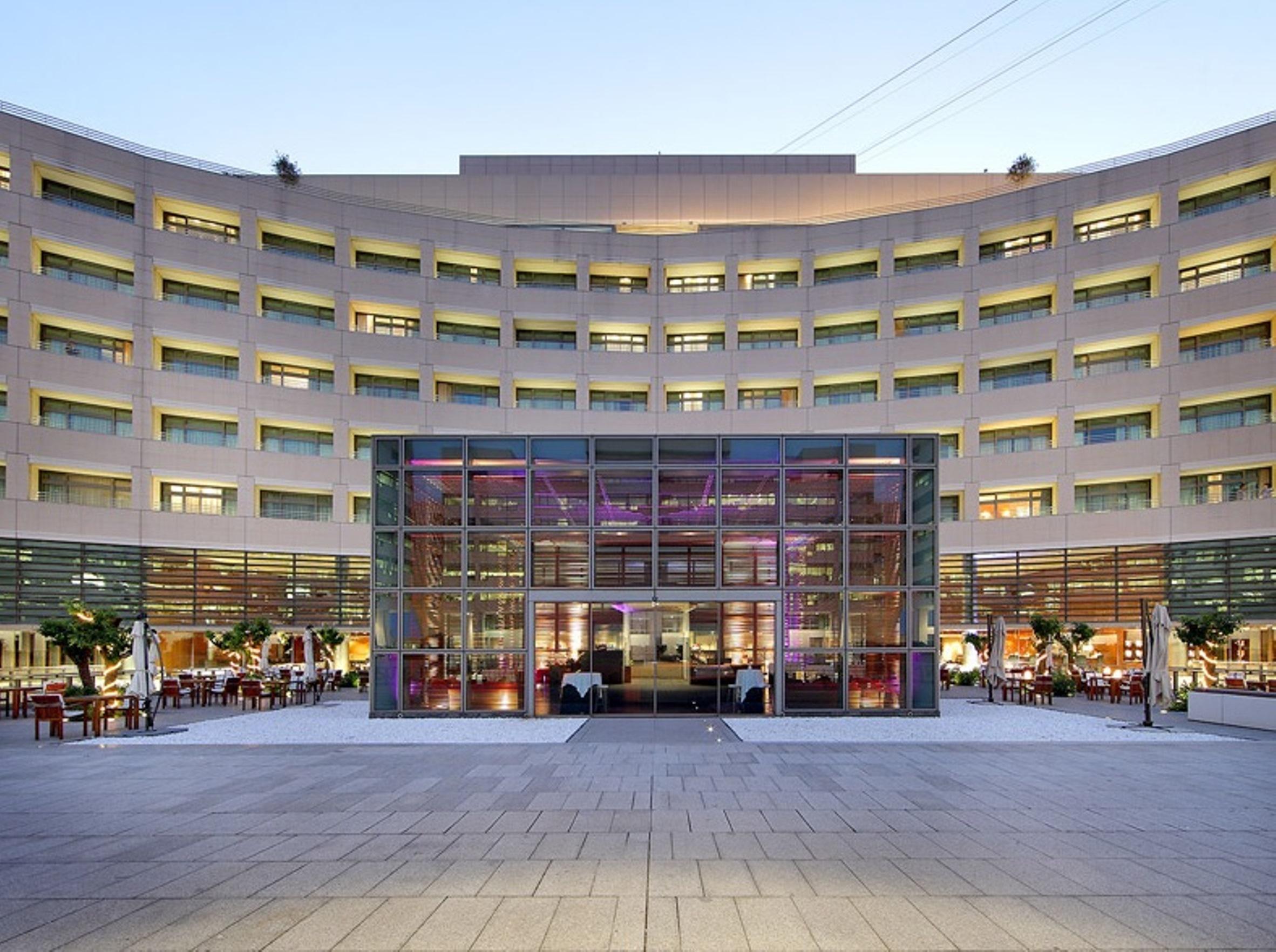 Stay in style at Eurostars Grand Marina Hotel