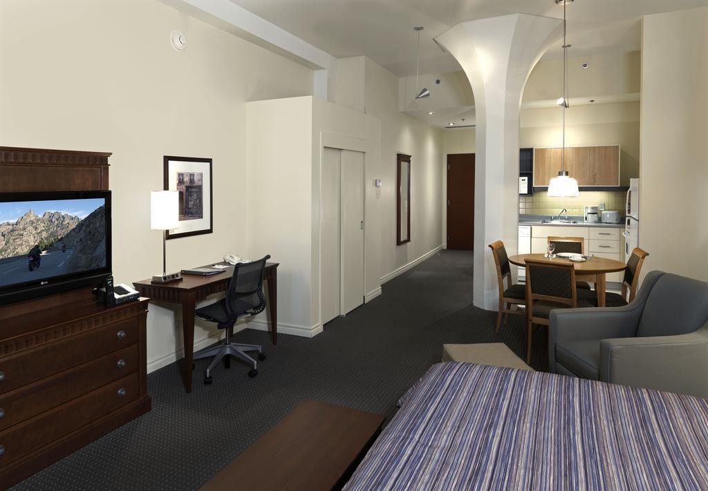 Stay in style at Le Square Phillips Hôtel & Suites