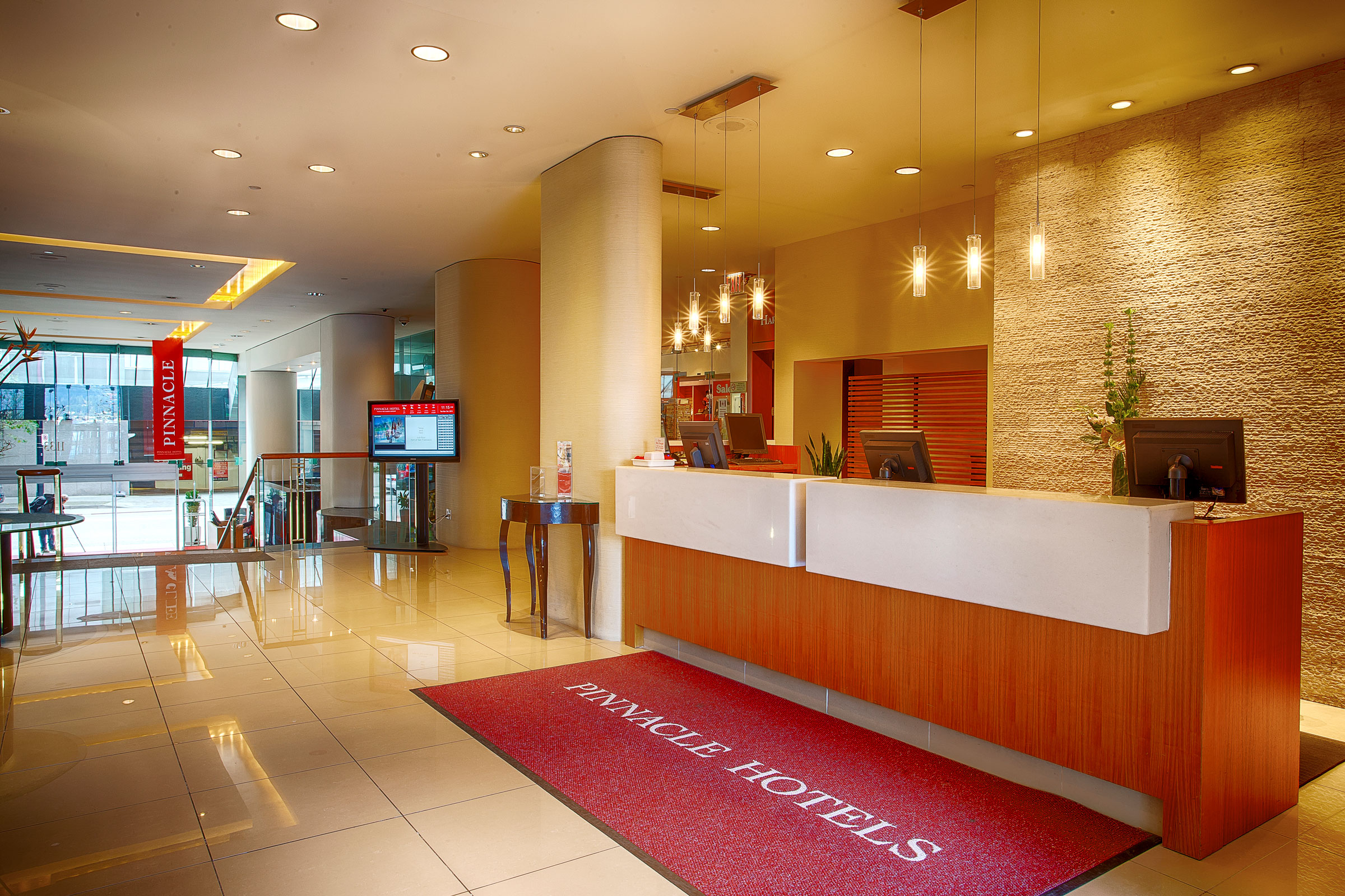 Stay in style at Pinnacle Hotel Vancouver Harbourfront