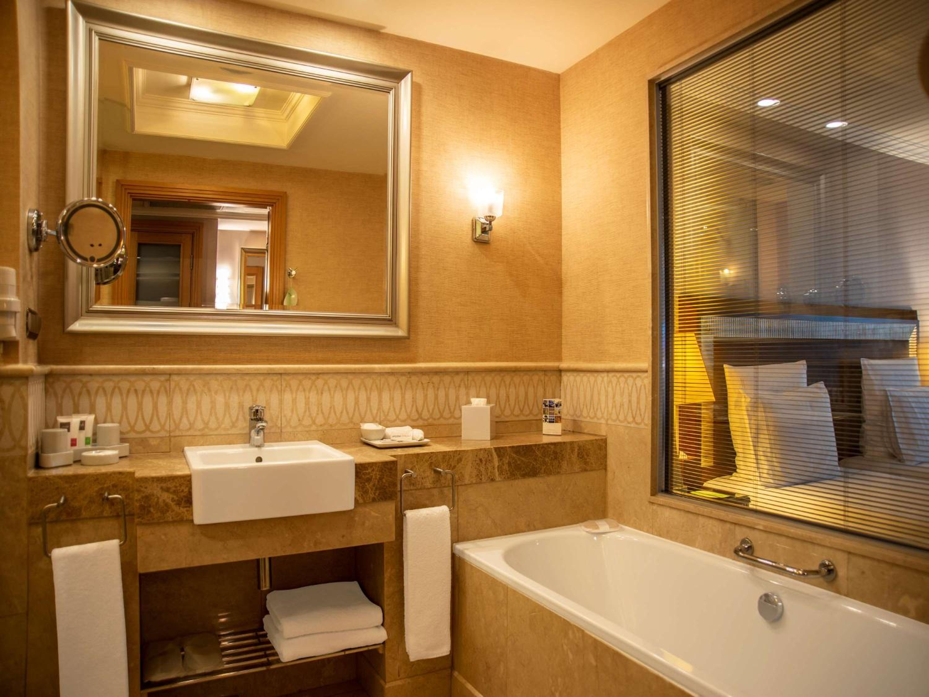 Stay in style at Fairmont Chicago - Millennium Park