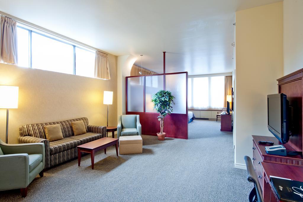 Stay in style at Le Square Phillips Hôtel & Suites