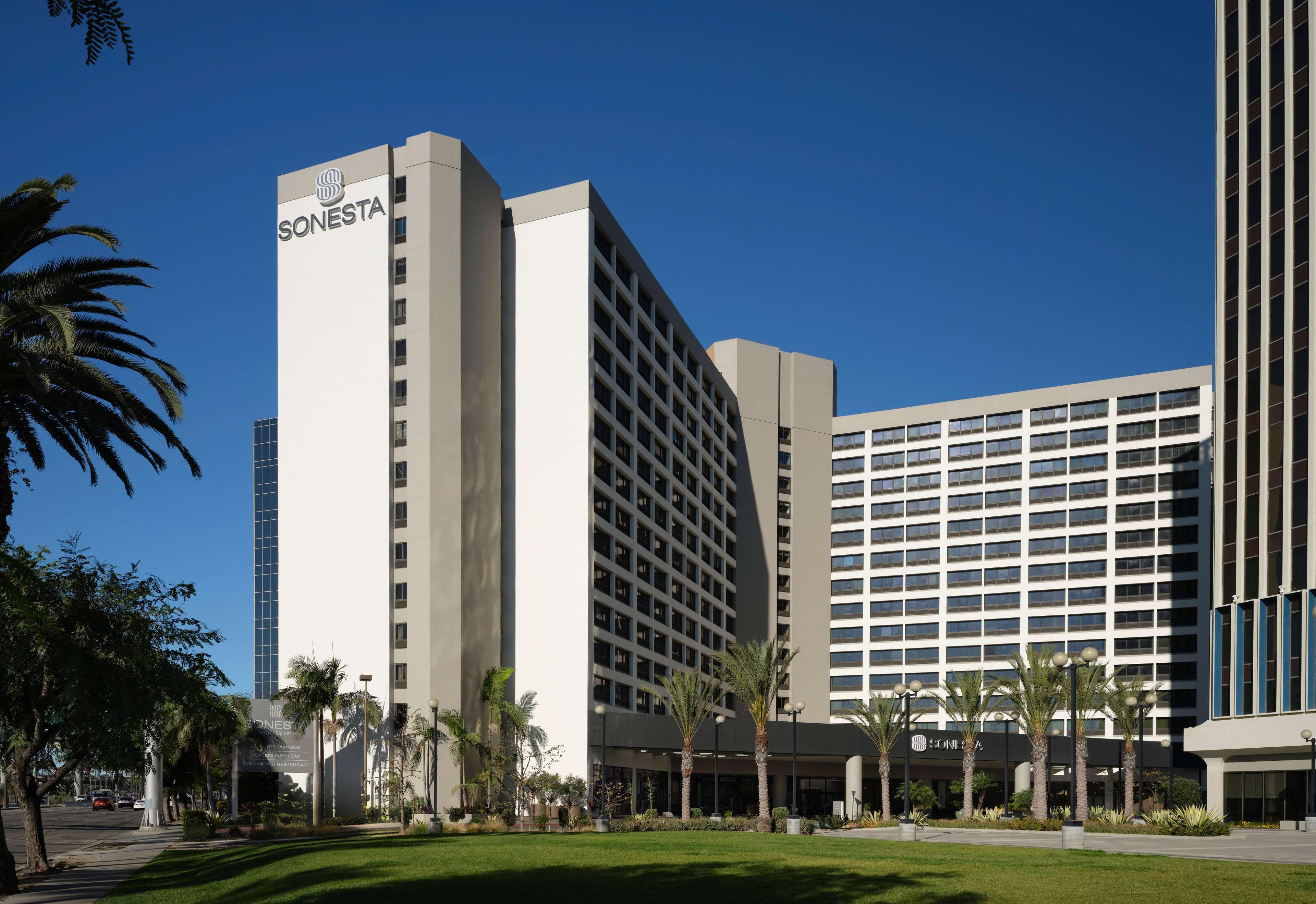 Stay in style at Sonesta Los Angeles Airport