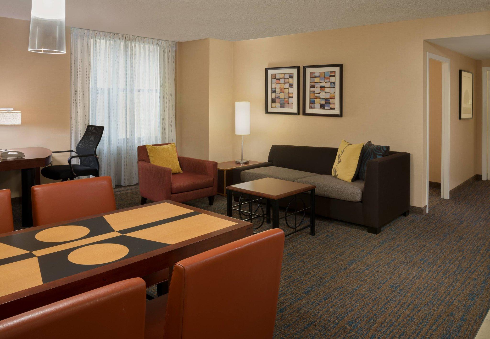 Stay in style at Residence Inn Toronto Downtown/Entertainment District