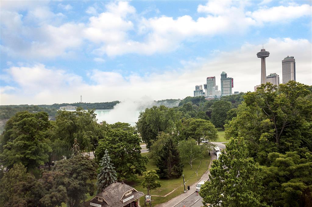 Stay in style at Sheraton Fallsview Hotel