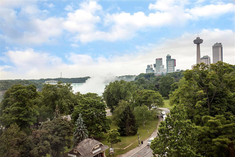 Stay in style at Sheraton Fallsview Hotel