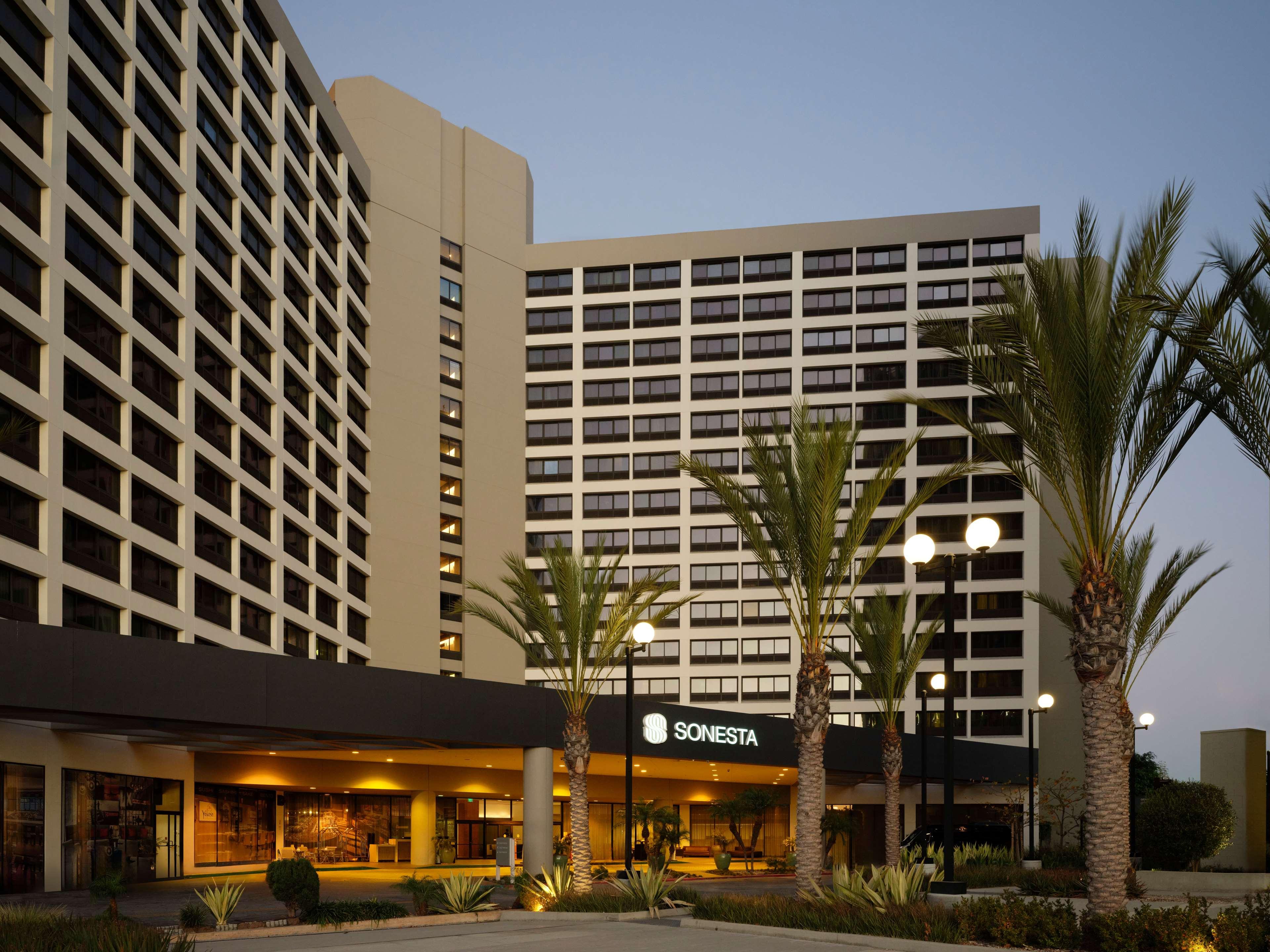Stay in style at Sonesta Los Angeles Airport