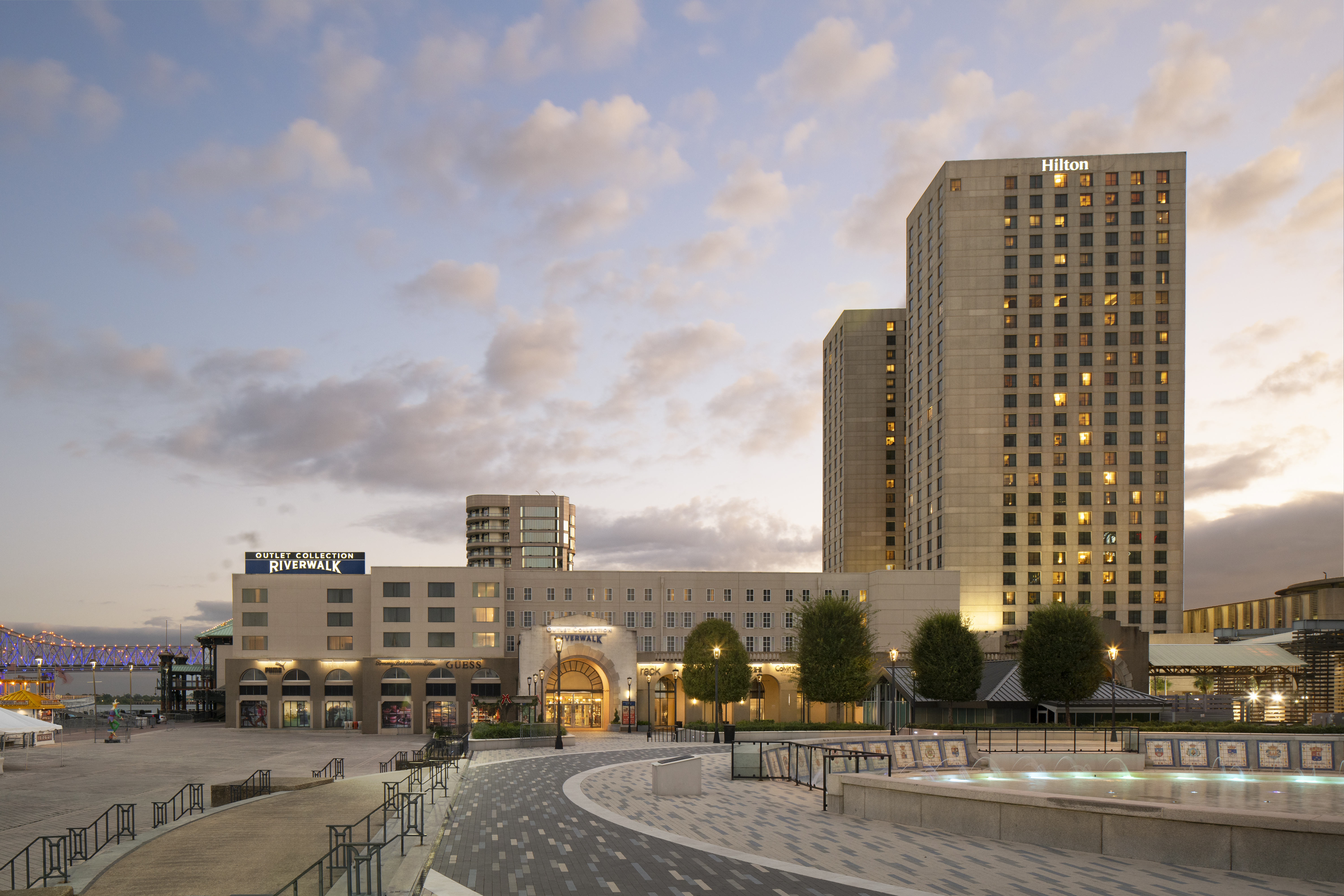 Stay in style at Hilton New Orleans Riverside